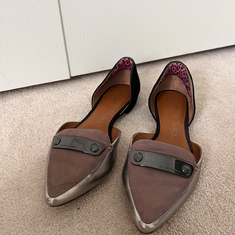 Arturo Chiang silver and black flats